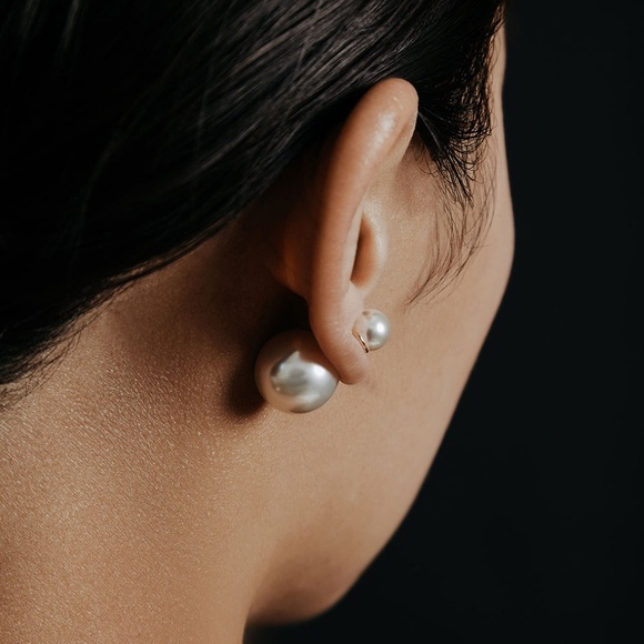 New! Anthropologie Shashi Silver Double Pearl Post Earrings (1066) NWOT - Picture 1 of 3